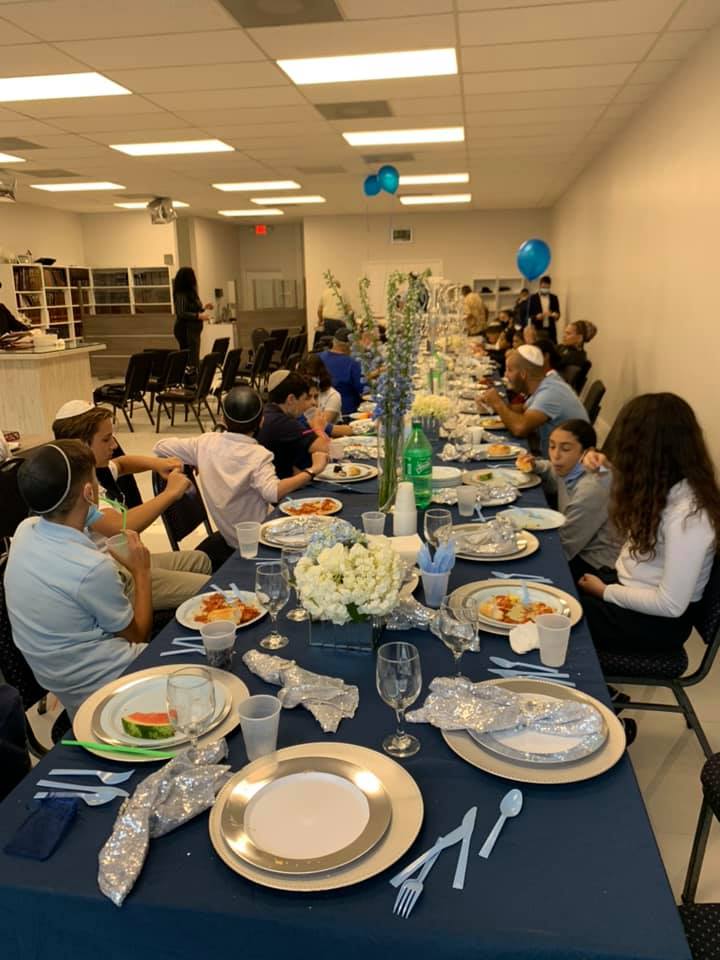 Community members at Tehilat Yitzchak